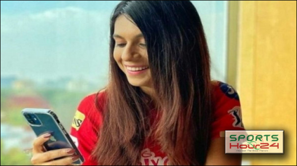 আইপিএলে পাঞ্জাব কিংসের ডেরায় কে এই রহস্যময়ী তরুণী
