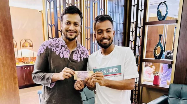 সাকিবের থেকে প্রথম ঈদ সালামি পেয়ে ধন্য ও সম্মানিত হৃদয়