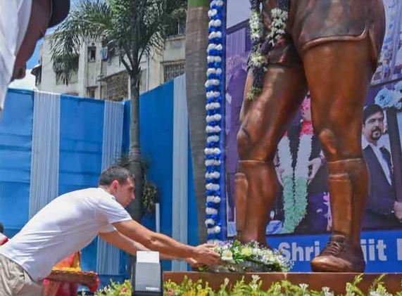 কলকাতায় ফুটবল খেললেন মার্টিনেজ, সম্মান জানালেন ম্যারাডোনাকে