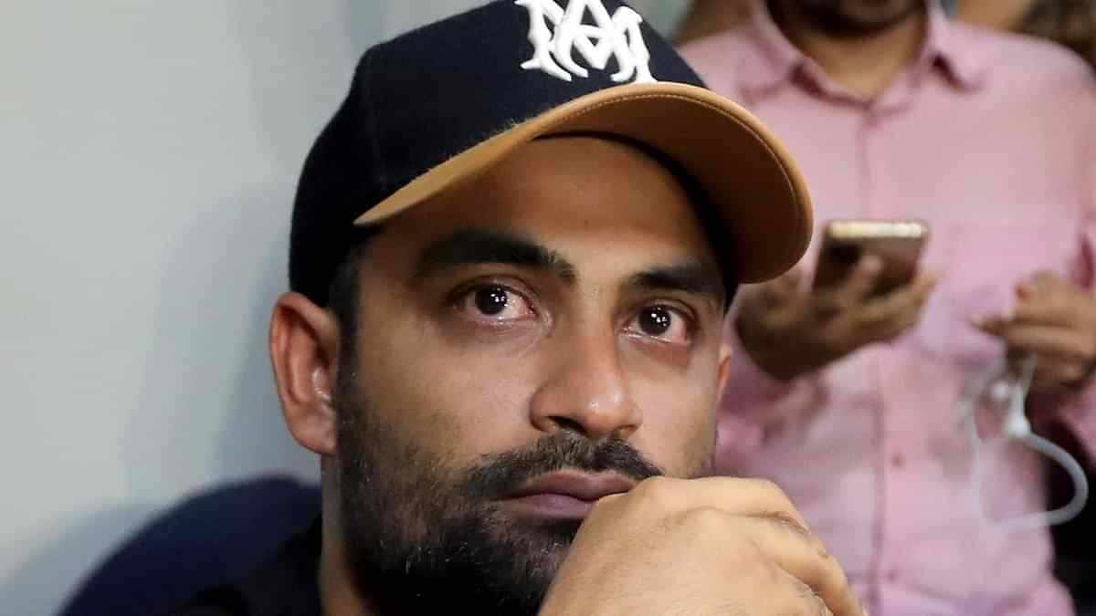 গুঞ্জন সত্যি করেই চোখের জলে ক্রিকেটকে বিদায় 