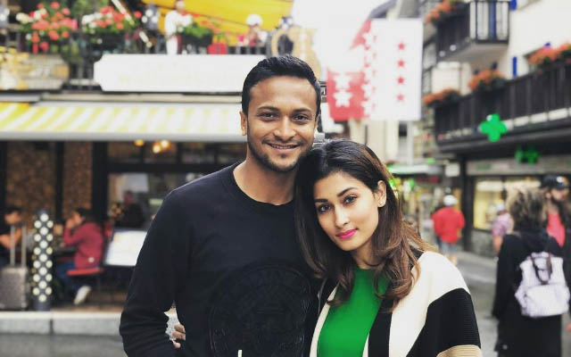 ক্রিকেটারপত্নীদের স্ট্যাটাসে বিব্রত বিসিবি