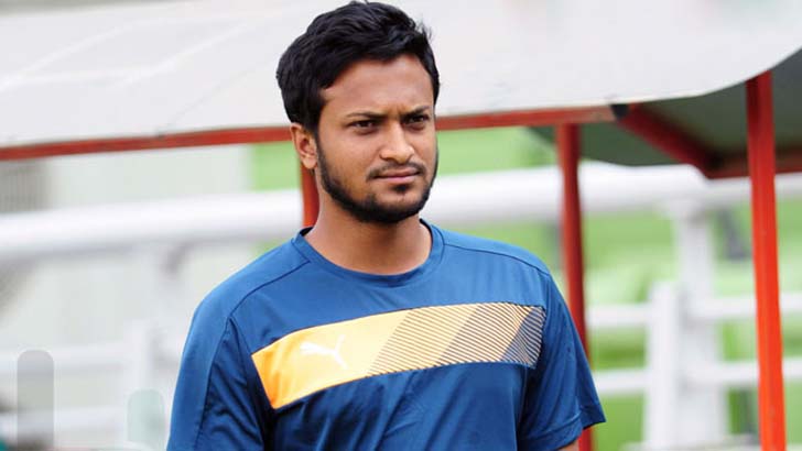 যে চার ব্যক্তিকে ফেসবুকে ফলো করেন সাকিব