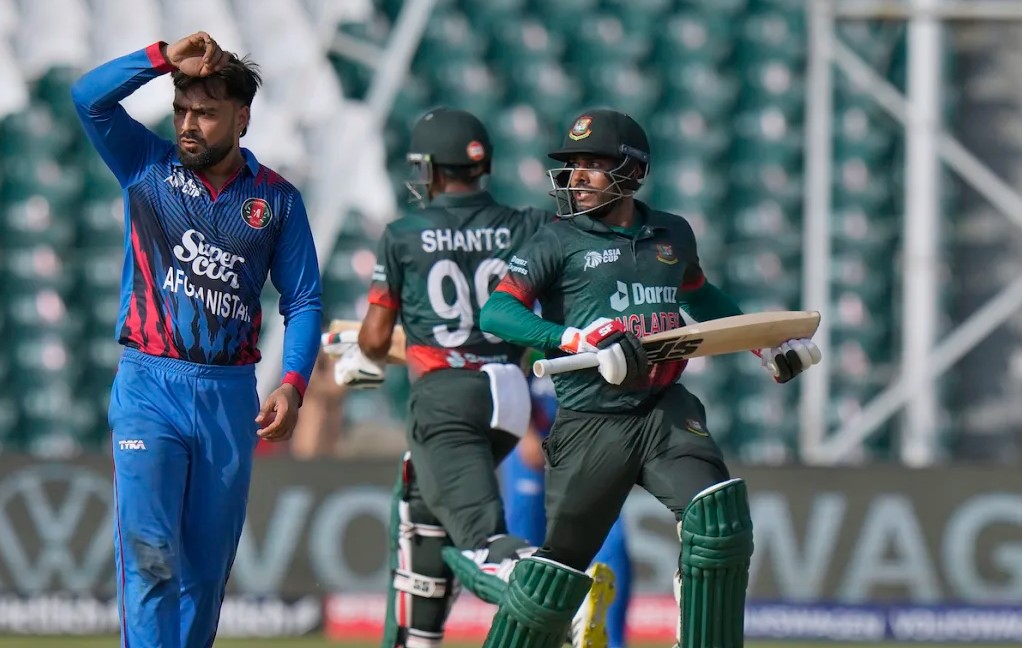 অবশেষে সাপুড়ে সাকিবের বিণে কুপোকাত নাগিন রশিদ খান