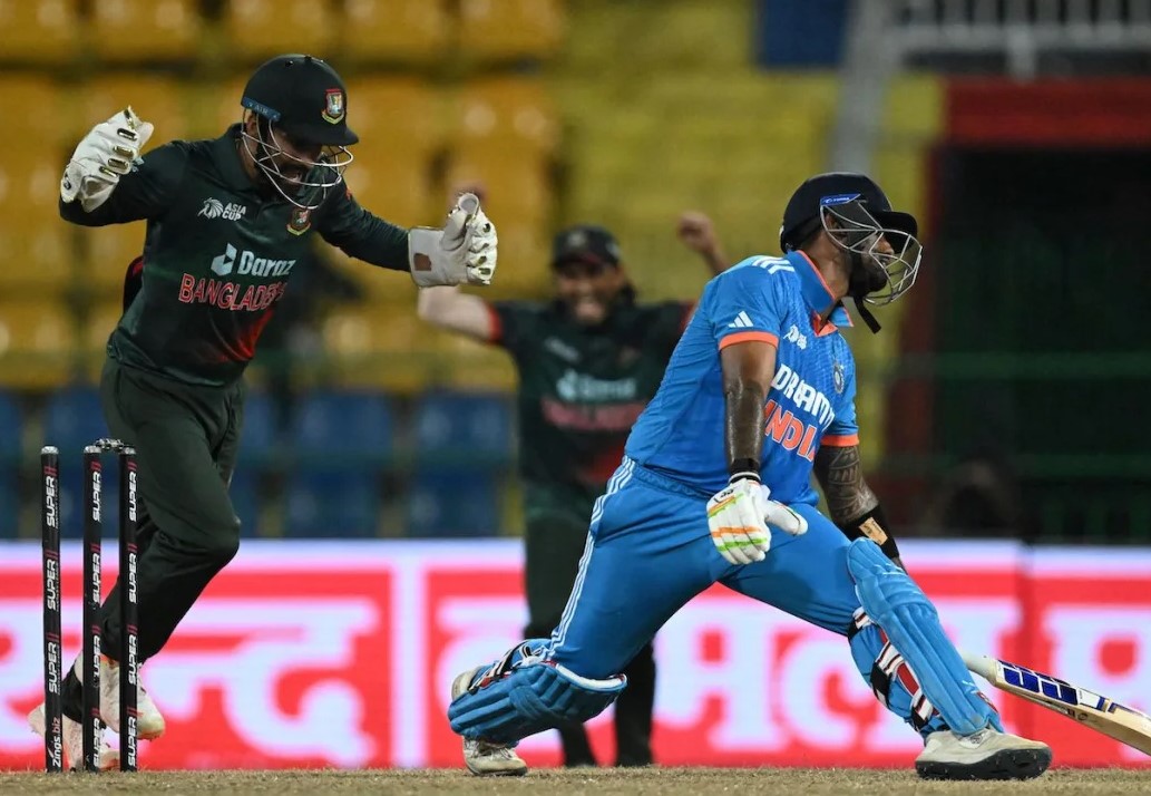 ভারতের ব্যাটিং লাইন তছনছ করে দিচ্ছে বাংলাদেশের বোলাররা দেখুন স্কোর