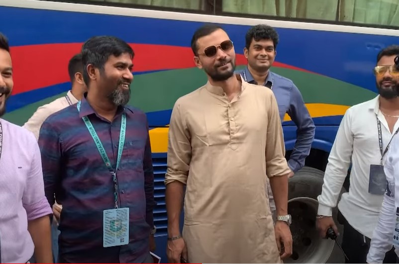 জরুরি বৈঠকে মাশরাফিকে বাসায় ডেকেছেন পাপন, ধোঁয়াশা রেখেই বিসিবি ছাড়লেন
