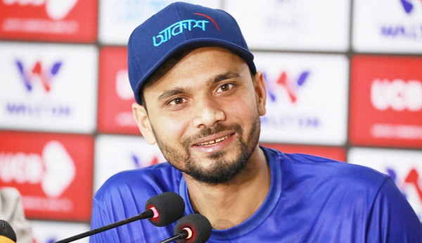 তামিমের পক্ষ নিয়ে মুখ খুললেন মাশরাফি