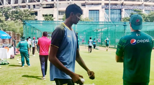 অবাক ক্রিকেট বিশ্বঃ পাকিস্তান দলে ভারতীয় ক্রিকেটার
