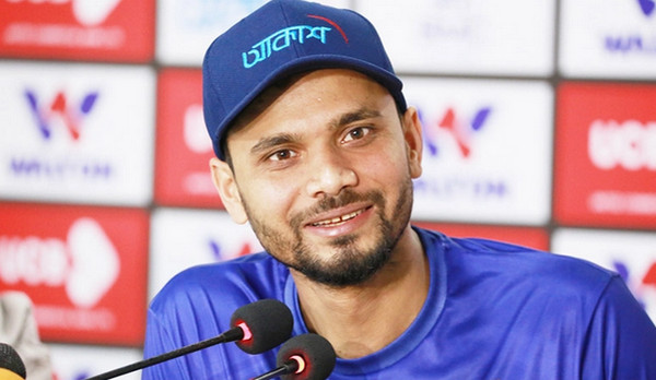 সমর্থকদের ‘বাড়াবাড়িতে’ বিরক্ত মাশরাফি
