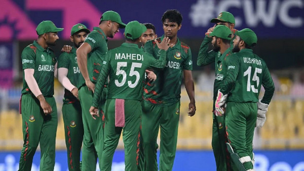 আউট আউট আউটঃ আবারও উইকেট তুলে নিল বাংলাদেশ, দেখুন সর্বশেষ স্কোর