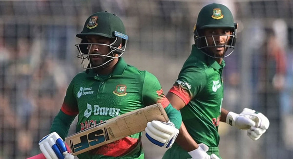 মিরাজের ৭৪ রানের দুর্দান্ত ব্যাটিংয়ে ইংল্যান্ডকে লড়ুকে রানের লক্ষ্য দিল বাংলাদেশ
