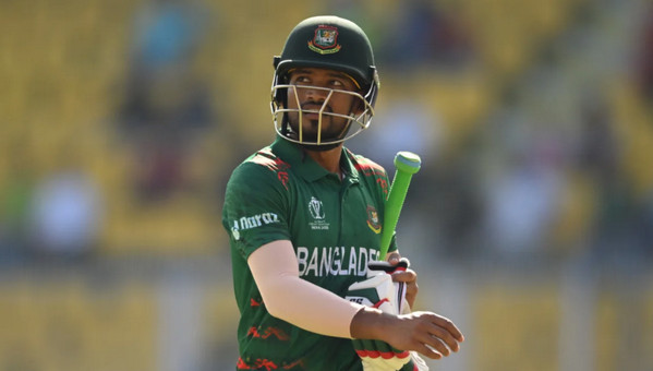 শুরতেই শান্ত-লিটোনের চরম ব্যর্থতায় বিপর্যয়ে বাংলাদেশ, দেখুন সর্বশেষ স্কোর