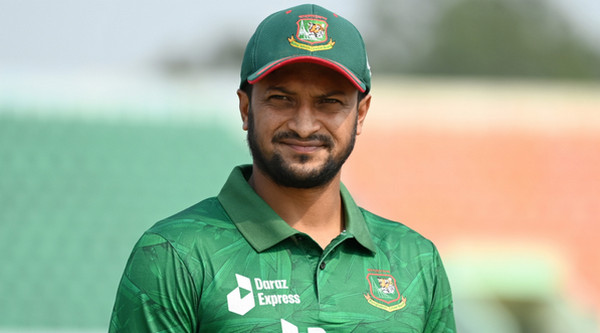 হঠাৎ ফেসবুকে সাকিবের রহস্যময় স্ট্যাটাস
