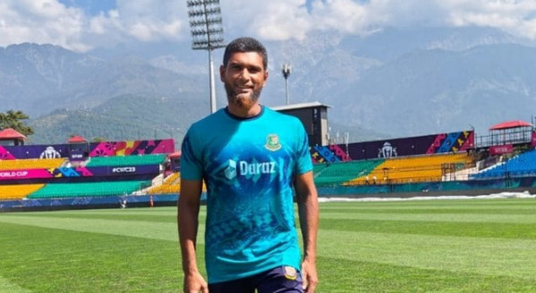 রিয়াদকে একাদশে রাখা নিয়ে নতুন সিদ্ধান্ত জানালেন আকরাম