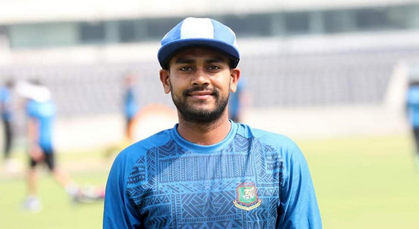 ভক্তদের জন্য হঠাৎ মিরাজের আবেগঘন স্ট্যাটাস