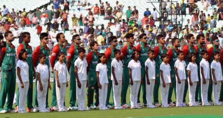 জেনে নিন যে করণে জাতীয় সঙ্গীতের সময় খেলোয়াড়দের সঙ্গে শিশুরা থাকে


