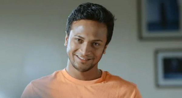 একদিকে দলের চরম লজ্জার হার অন্যদিকে চিপস কোম্পানির ব্র্যান্ড অ্যাম্বাসেডর হলেন সাকিব