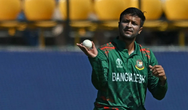 সাকিবের ঘূর্ণিতে ইংল্যান্ড শিবিরে টাইগারদের প্রথম হানা, দেখুন সর্বশেষ স্কোর