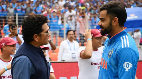 পাকিস্তানের বিপক্ষে ভুল জার্সি পরে নামলেন কোহলি