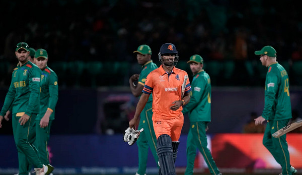 আরিয়ান দত্তের ব্যাটিং তাণ্ডবে দক্ষিণ আফ্রিকাকে অবিশ্বাস্য রানের টার্গেট দিল ডাচরা