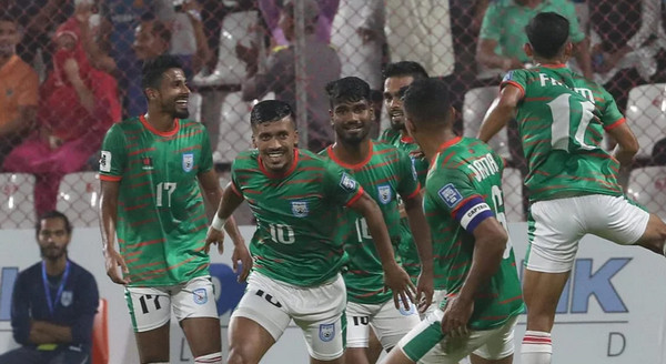 লাল কার্ড পেল বাংলাদেশের তারকা ফুটবলার