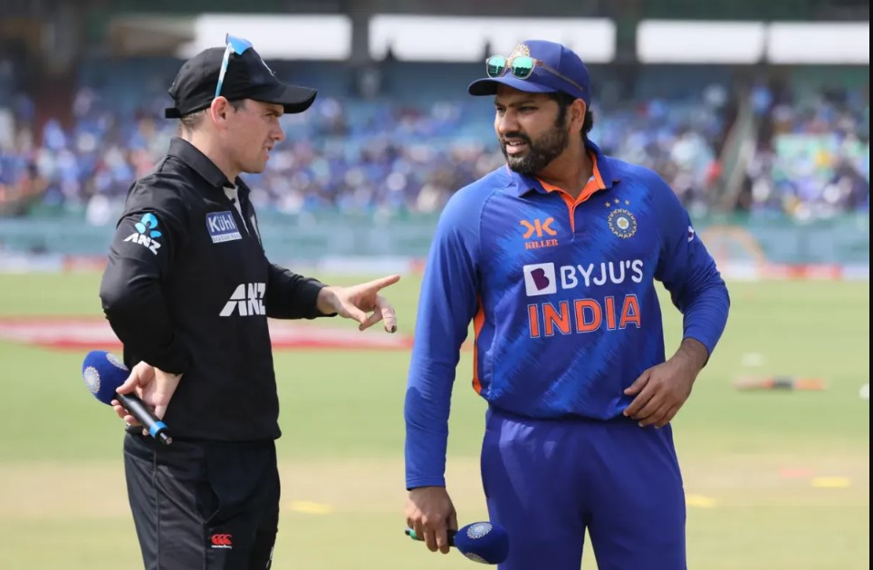 আধিপত্ত টিকিয়ে রাখার লড়াইয়ে এক পরিবর্তনে মাঠে নেমেছে ভারত 