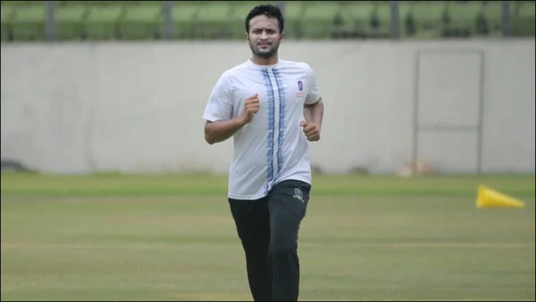 হঠাৎ দেশে ফিরেছেন সাকিব