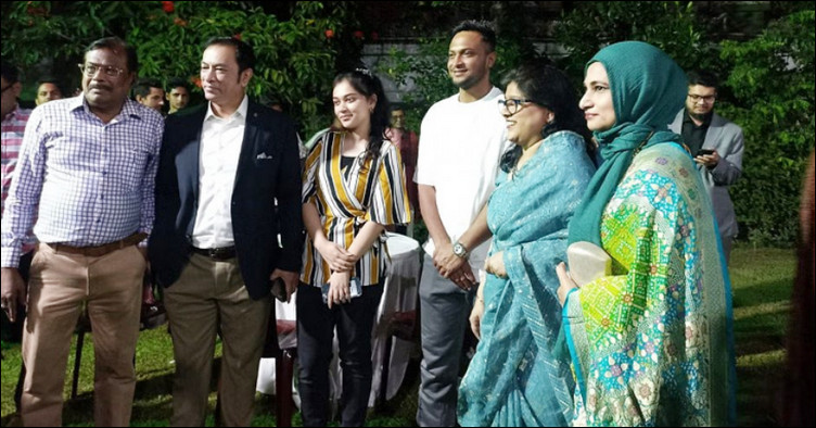 একদিকে হারের পর হার, অন্য দিকে নৈশভোজে উজ্জ্বীবিত সাকিবরা