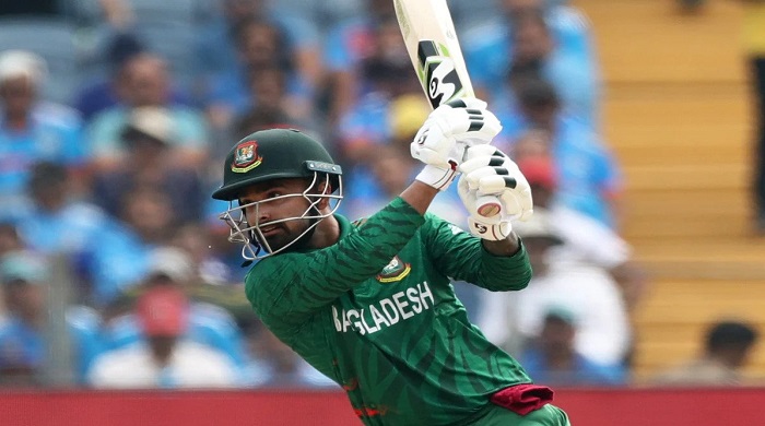 আবারো উইকেটে পতন সর্বশেষ স্কোর দেখে নিন