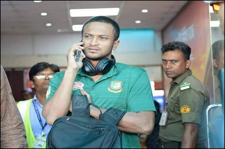 বিমানবন্দরে সাকিবকে কম্বল ধোলাই (ভিডিওসহ)!  ভাইরাল ভিডিও এর সত্যটা জানুন