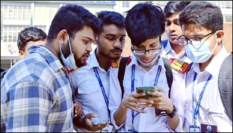 এইচএসসির রেজাল্ট প্রধানমন্ত্রীর কাছে হস্তান্তর, মোবাইলে রেজাল্ট দেখবেন যে ভাবে