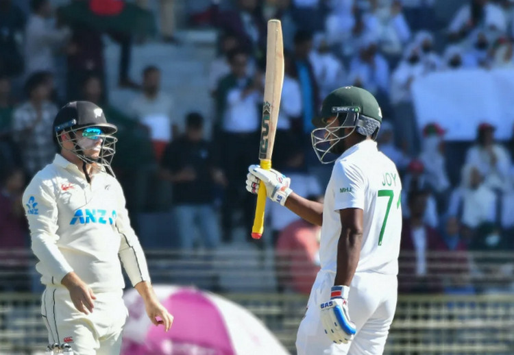 দারুণ লড়াই করছে বাংলাদেশ, দেখেনিন লাইভ স্কোর