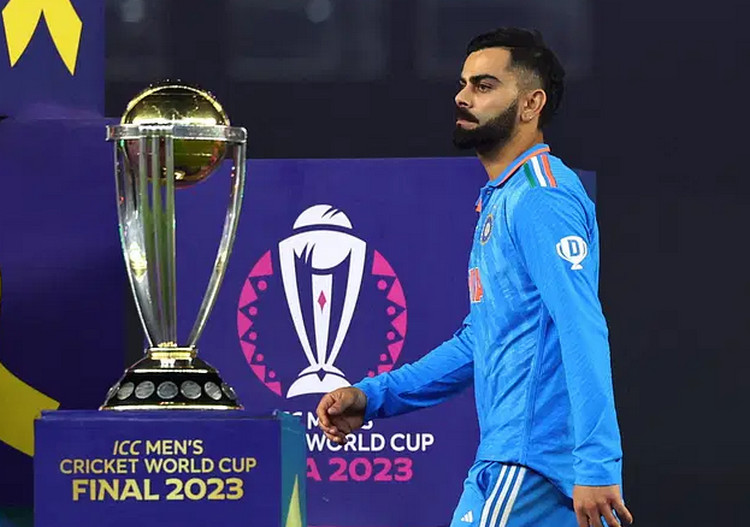 বিশ্বকাপে হারের পর ওয়ানডে ও টি-টোয়েন্টি থেকে সরে দাঁড়ালেন কোহলি