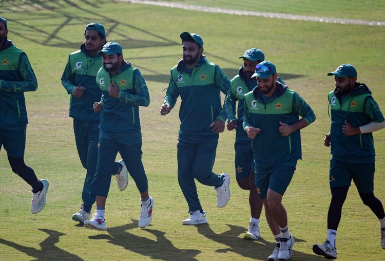 ১৮ ক্রিকেটারকে ১৭ সাপোর্ট স্টাফ দিচ্ছে পাকিস্তান