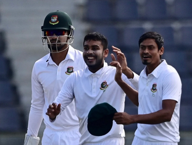 তাইজুলের ৪ উইকেটা ভালো অবস্থানে বাংলাদেশ, ২য় দিন শেষে ম্যাচ রির্পোট-