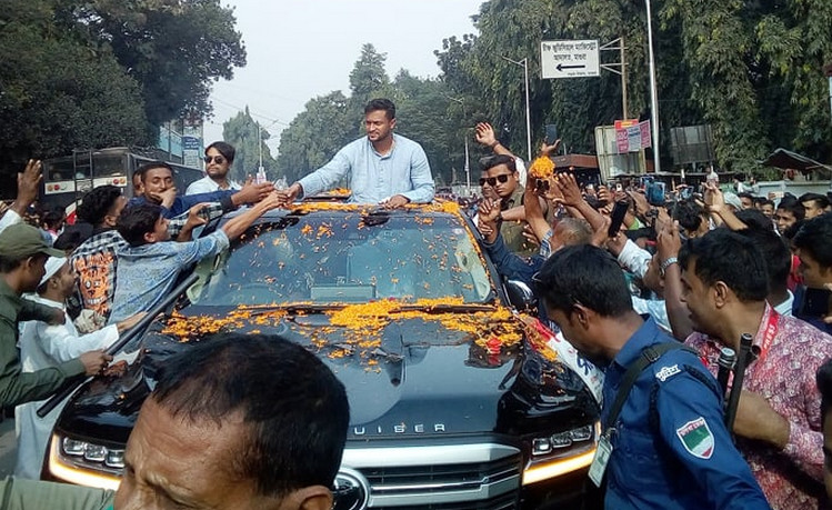 নির্বাচনী আচরণবিধি লঙ্ঘনের জবাব দিয়ে যা বললেন সাকিব