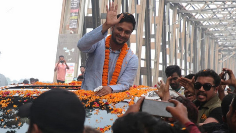 সাকিবের আয় ৪৮ লাখ দেনা ৩৩ কোটি, ক্রিকেট থেকে যত টাকা আয় করেন সাকিব