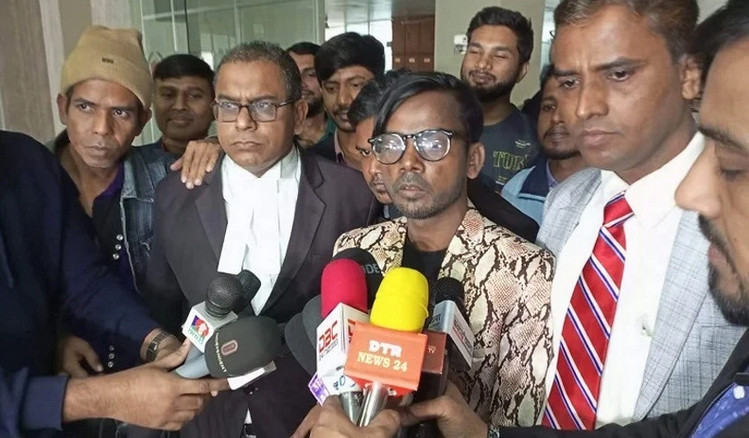 মনোনয়ন পেতে লড়াই করছেন হিরো আলম