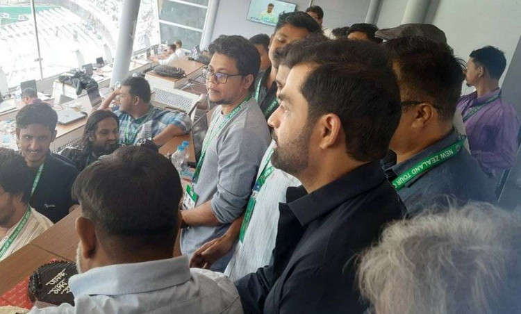 মিরপুর প্রেসবক্সে তামিম ইকবাল
