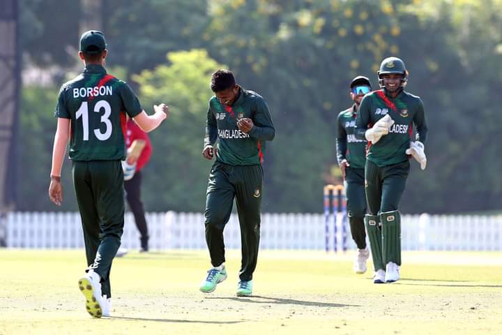 ফাইনালে ওঠার লড়াইয়ে উড়ছে বাংলাদেশ, দেখে নিন সর্বশেষ স্কোর 