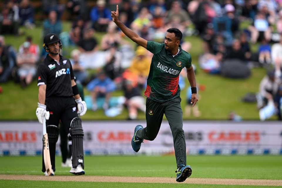শরিফুলের জোড়া আঘাতে বাংলাদেশের দারুণ শুরু, দেখেনিন সর্বশেষ স্কোর- 