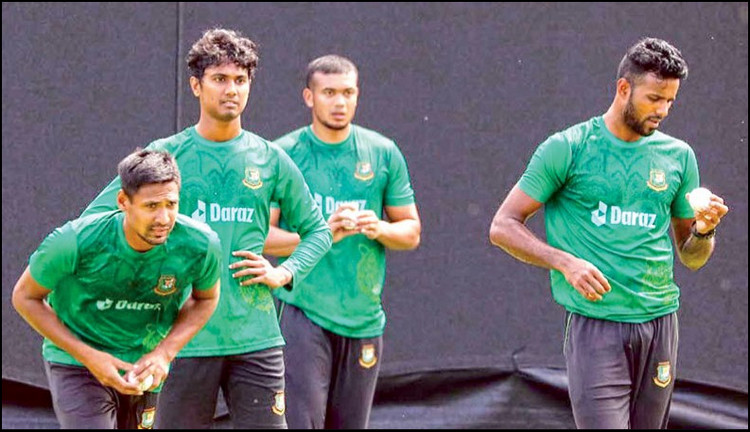 আইপিএল থেকে নাম সরিয়ে নিলেন বাংলাদেশী ২ তারকা পেসার