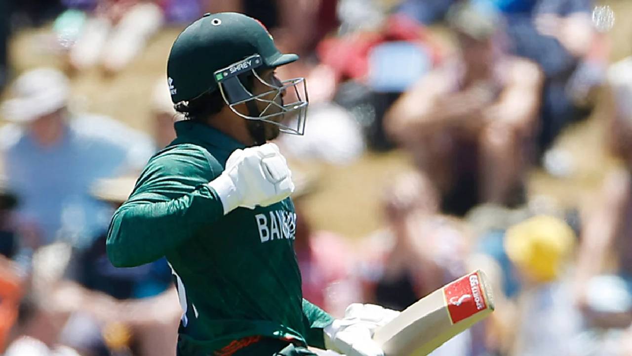সৌম্যের ম্যারাথন ইনিংসেও বড় স্কোর হলোনা বাংলাদেশের