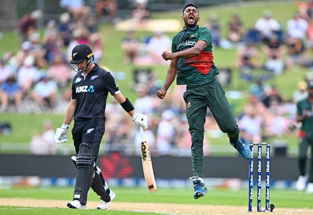 বাংলাদেশের বোলিং আগুনে দিশেহারা নিউজিল্যান্ড 
