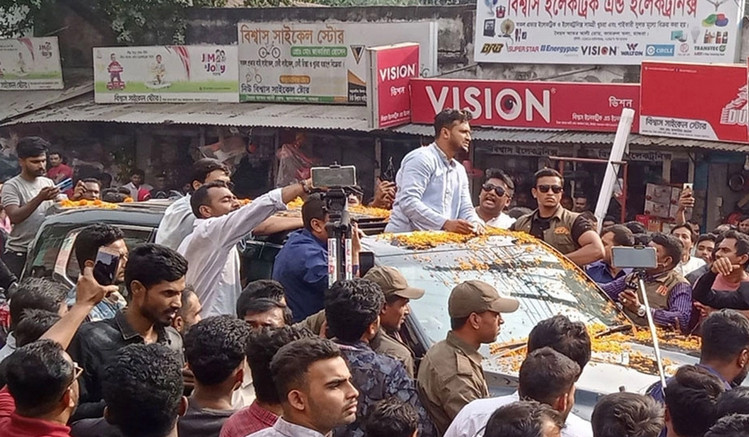 নির্বাচনে খালি মাঠে গোল করতে চান সাকিব (ভিডিও)