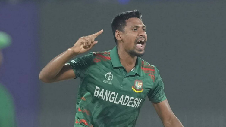 সাকিবকে পিছনে ফেলে শীর্ষে মুস্তাফিজ