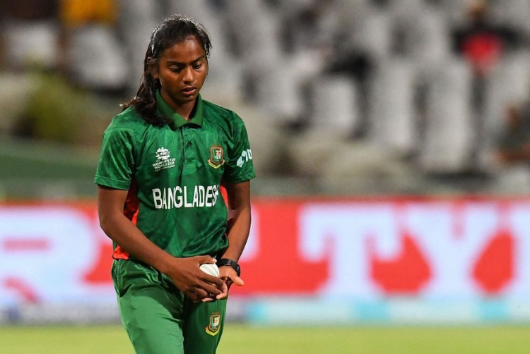 আইসিসির বর্ষসেরা ক্রিকেটারের দৌড়ে মারুফা