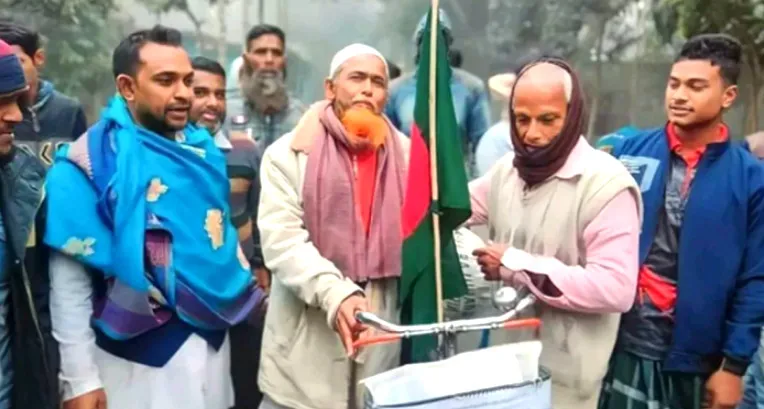 ৬৫ বছর বয়সের সাইকেল চালিয়ে হজ করতে যাচ্ছেন এই বৃদ্ধা