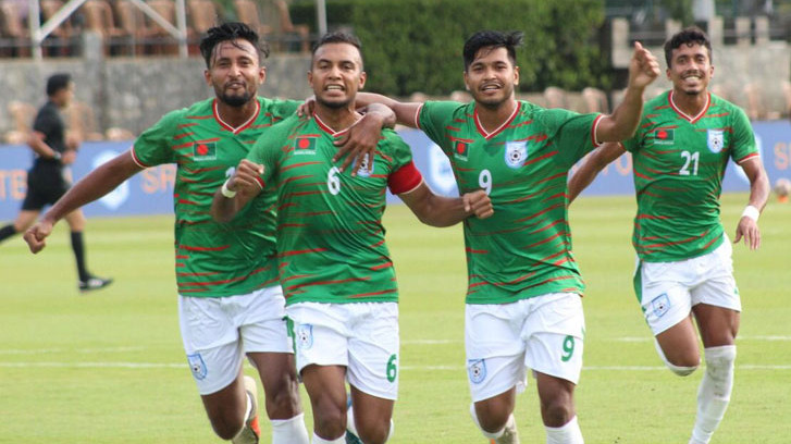 সুদিন ফিরেছে বাংলাদেশের ফুটবলে স্পন্সর হতে আগ্রহী একাধিক প্রতিষ্ঠান