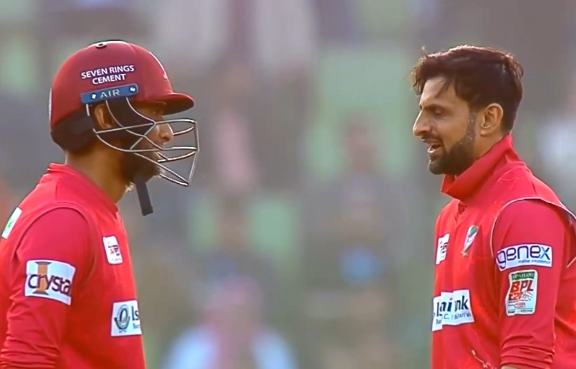 বিয়ে করেই মাঠে নতুন রেকর্ড গড়লেন মালিক