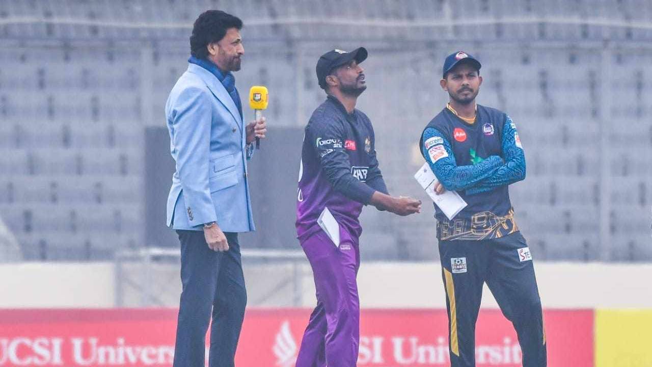ফ্লাডলাইটের আলোতে শেষ হলো টস পর্ব, একাধিক চমক দুর্দান্ত ঢাকায় দেখেনিন একাদশ -
